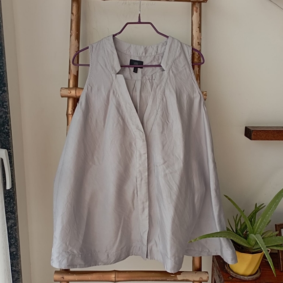 ♥️ Banana Republic Light Grey Elegant Top - Picture 5 of 17